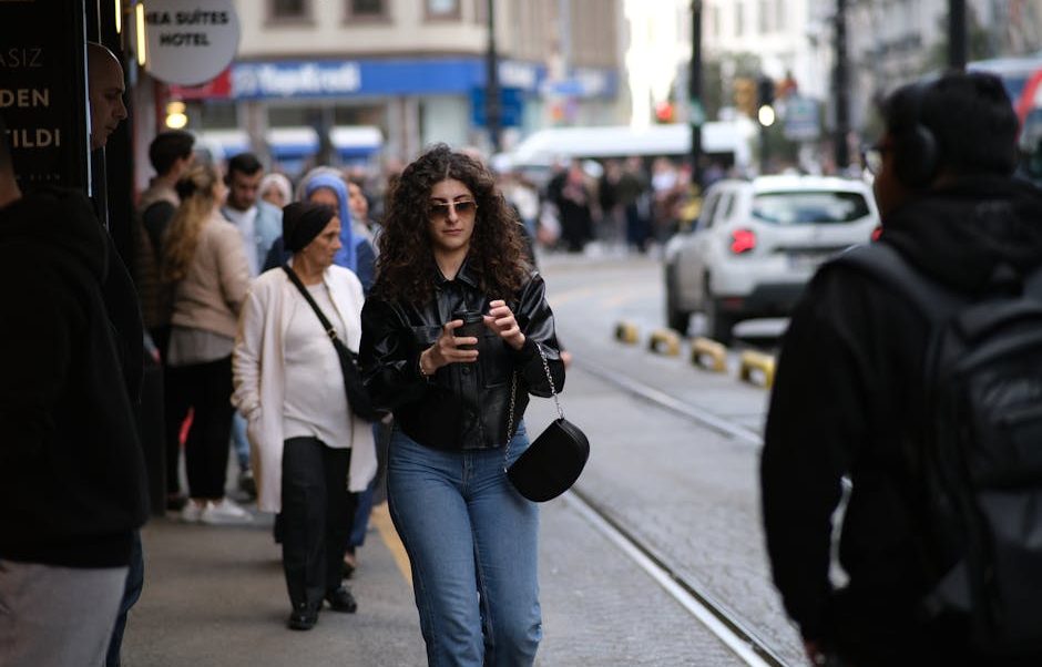 手拿包:從功能性到存在意義的哲學探討