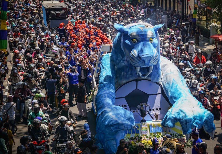 足球赛果预测：揭秘那些让人又爱又恨的比赛结果